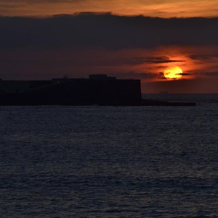 Esencia de Cádiz Entre la Viña y el mercado Cádis Exterior foto
