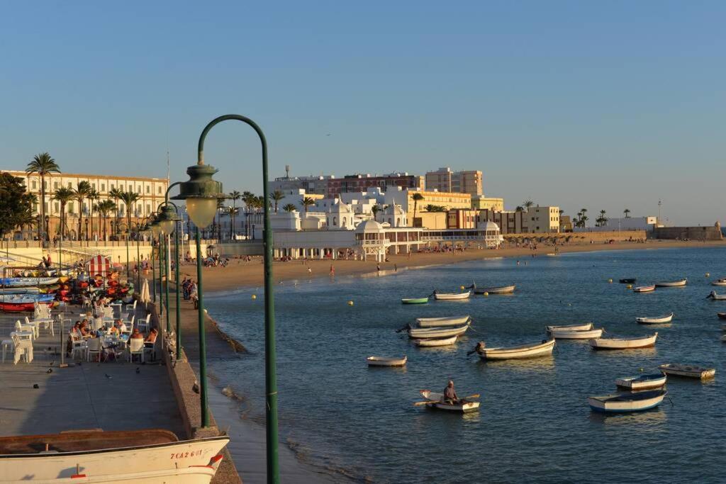 Esencia de Cádiz Entre la Viña y el mercado Cádis Exterior foto