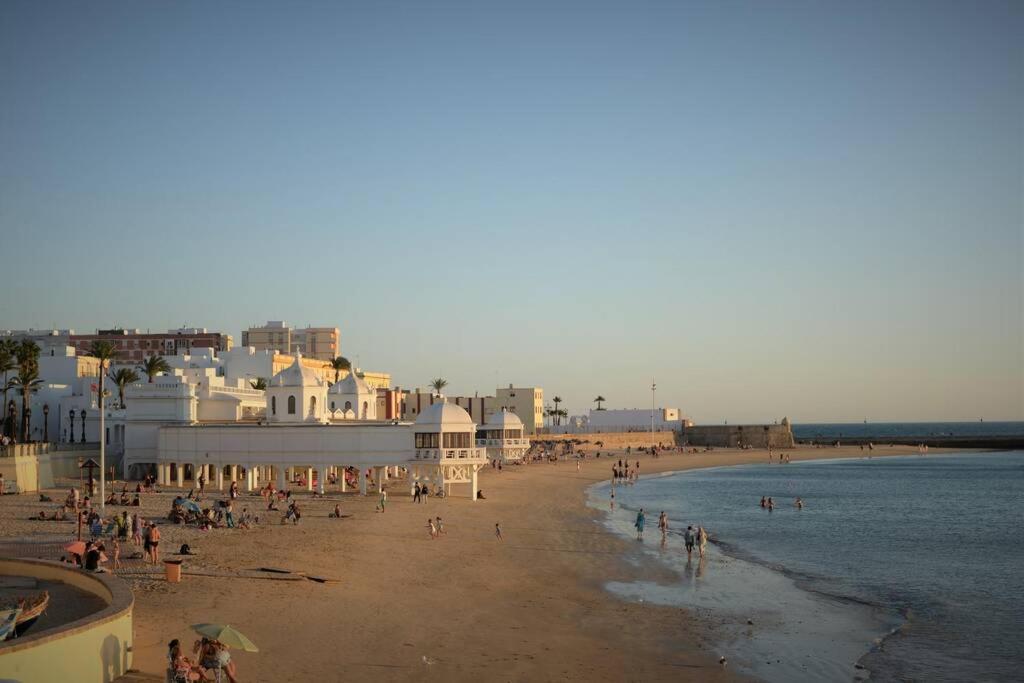 Esencia de Cádiz Entre la Viña y el mercado Cádis Exterior foto