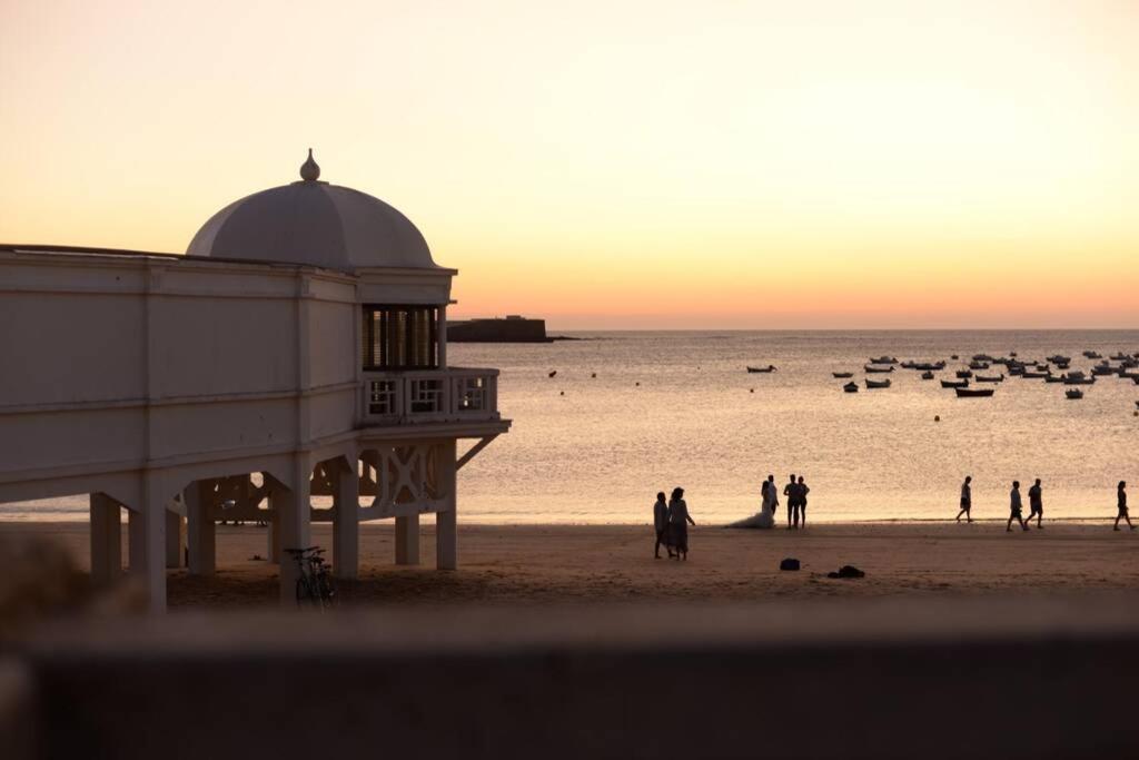 Esencia de Cádiz Entre la Viña y el mercado Cádis Exterior foto