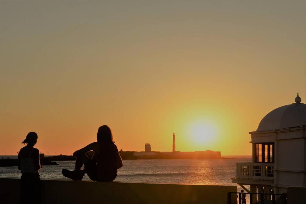 Esencia de Cádiz Entre la Viña y el mercado Cádis Exterior foto