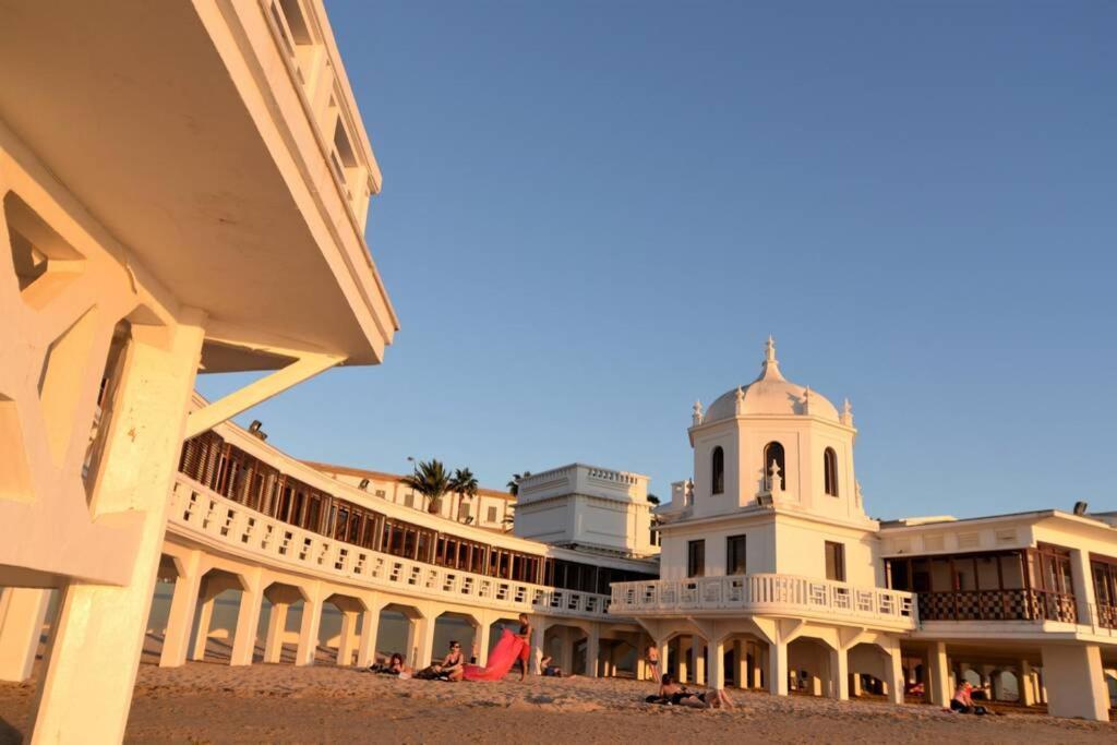 Esencia de Cádiz Entre la Viña y el mercado Cádis Exterior foto