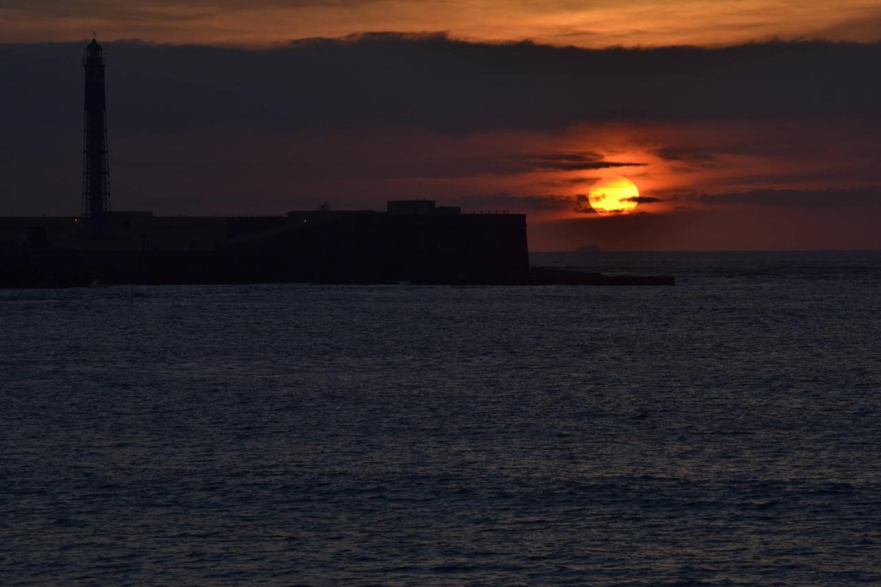 Esencia de Cádiz Entre la Viña y el mercado Cádis Exterior foto